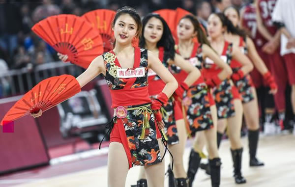詹姆斯認(rèn)為最后的切球?qū)儆凇扒蚴忠惑w”??可惜這次并不適用??